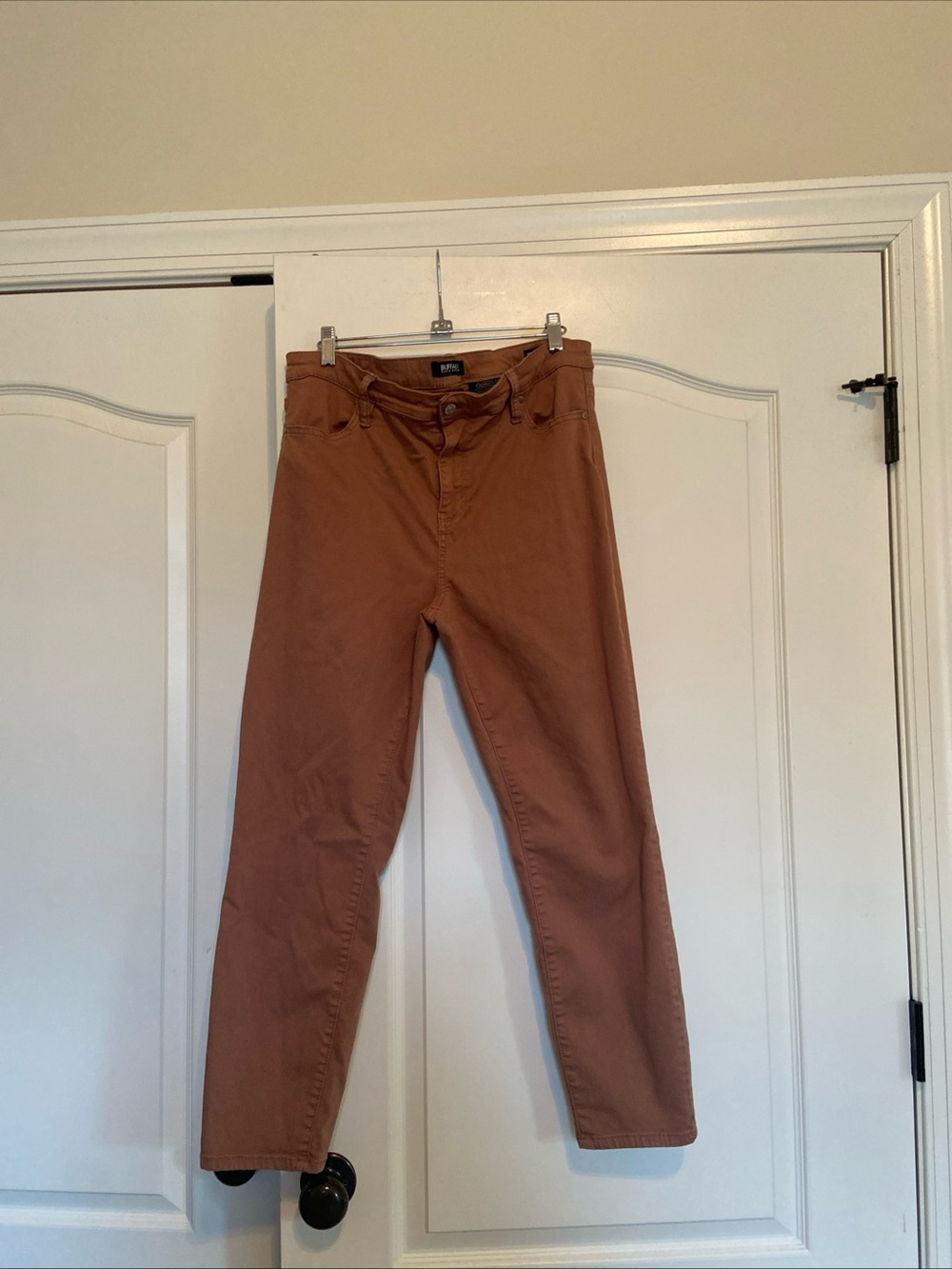 Buffalo David Bitton Women’s Havana High-Rise Ankle skinny in Rust Brown